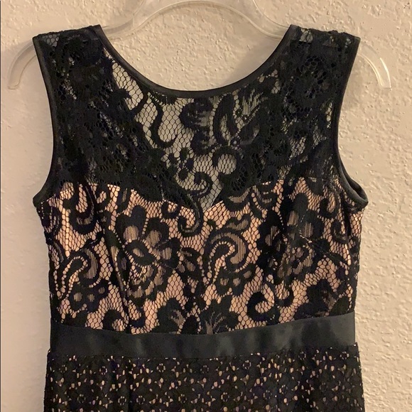 Black and Nude Sleeveless Dress - Picture 2 of 5